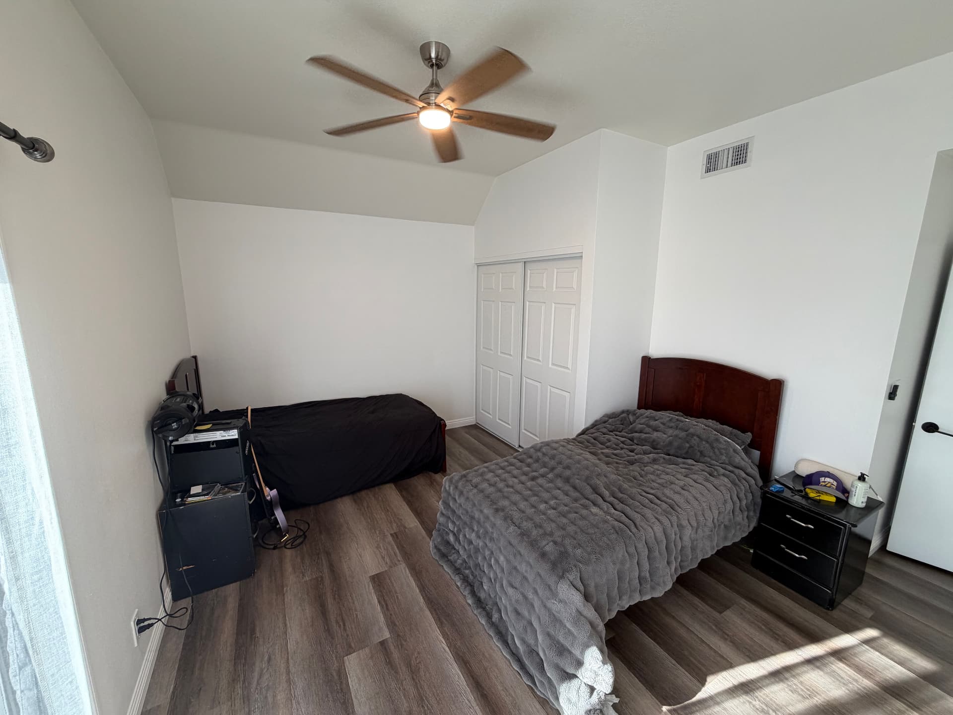 Bedroom with two beds, ceiling fan and closet